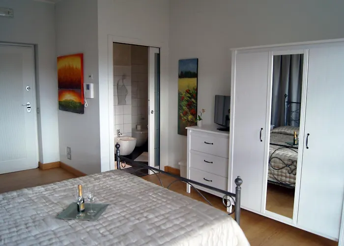 Oda ve Kahvaltı Baia Di Ognina 4*